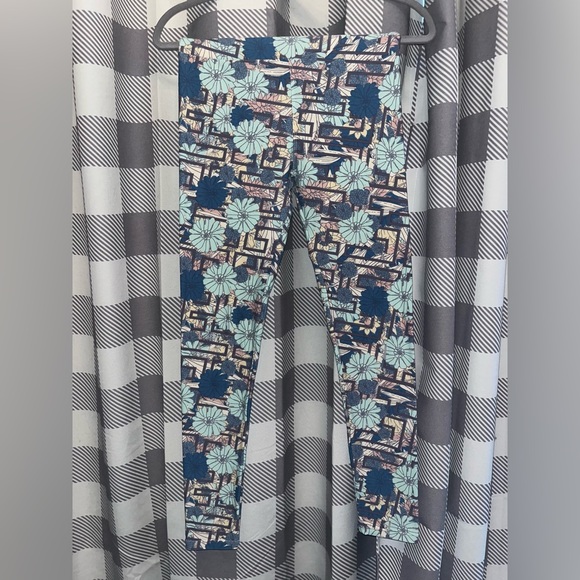 LuLaRoe Leggings - Picture 2 of 4